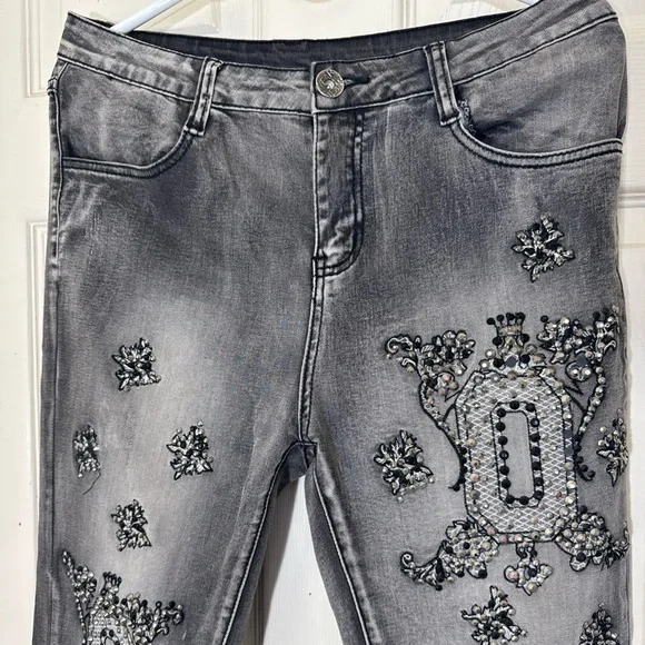 Women’s High Rise Jeans Size Large Gray With Embroidery Work - Picture 3 of 9